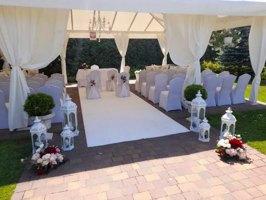 Miejsce ceremonii wśród zieleni